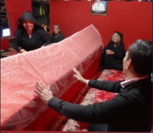 Wakil Ketua DPRD Melayat ke Rumah Keluarga Almarhum Obednego Depparinding di Mamasa